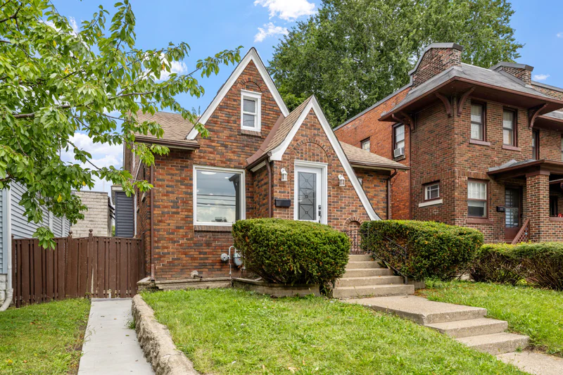 Full Reno - Dufferin 2 — NOVO Construction renovation